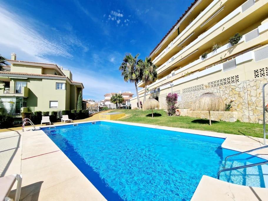 شقة Royal Golf View: 2Br, Pools & Ac Sitio de Calahonda المظهر الخارجي الصورة