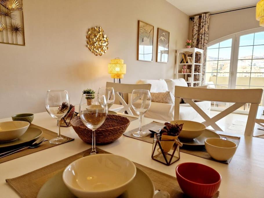 شقة Royal Golf View: 2Br, Pools & Ac Sitio de Calahonda المظهر الخارجي الصورة