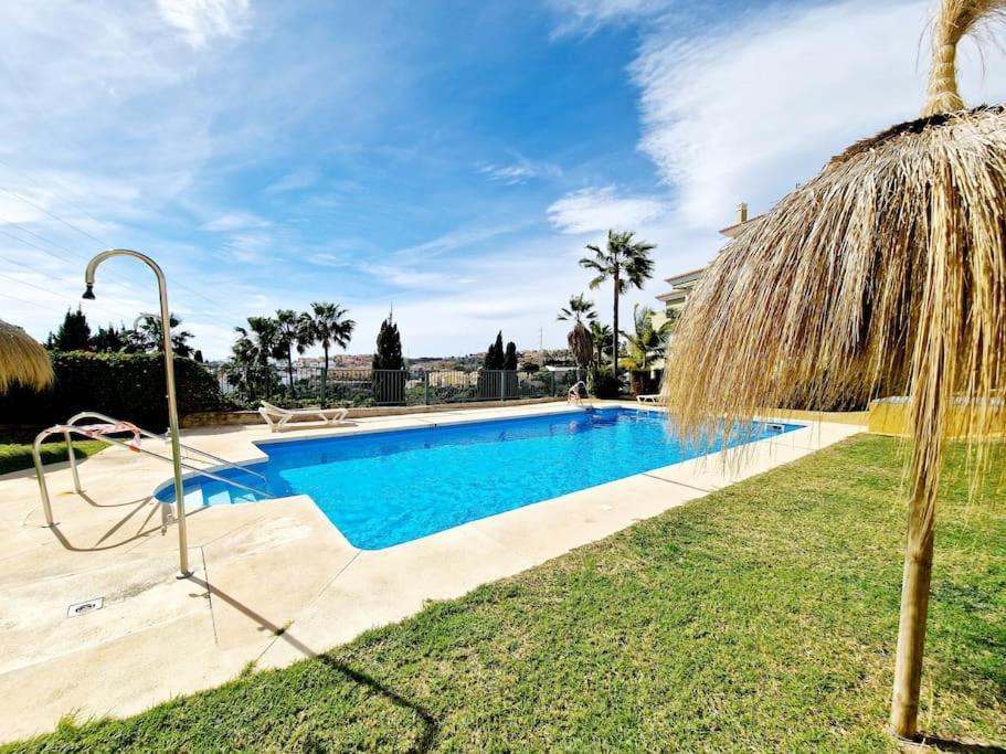 شقة Royal Golf View: 2Br, Pools & Ac Sitio de Calahonda المظهر الخارجي الصورة
