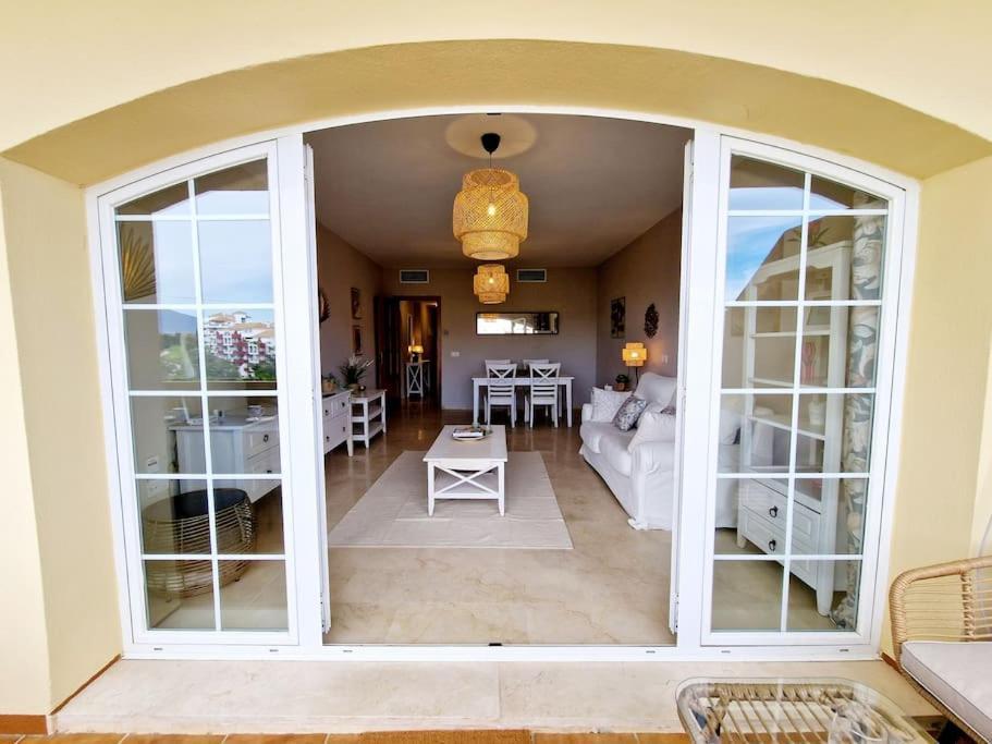 شقة Royal Golf View: 2Br, Pools & Ac Sitio de Calahonda المظهر الخارجي الصورة