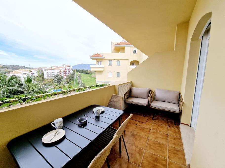 شقة Royal Golf View: 2Br, Pools & Ac Sitio de Calahonda المظهر الخارجي الصورة