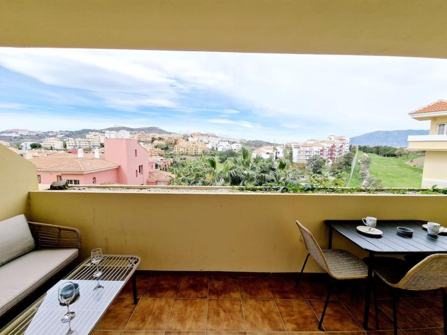 شقة Royal Golf View: 2Br, Pools & Ac Sitio de Calahonda المظهر الخارجي الصورة