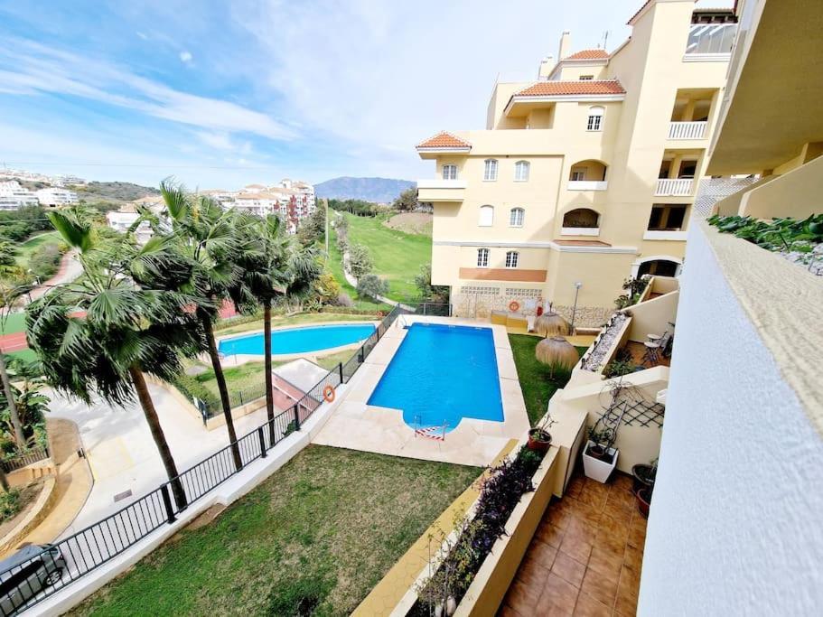شقة Royal Golf View: 2Br, Pools & Ac Sitio de Calahonda المظهر الخارجي الصورة
